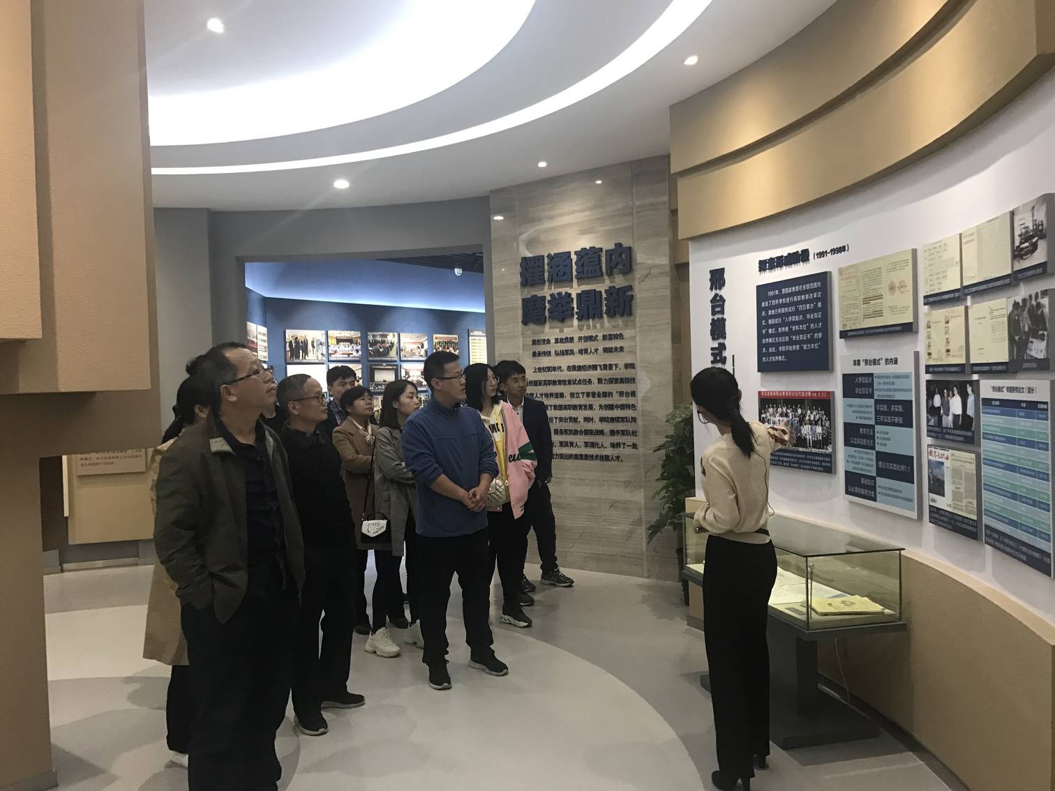 团建活动-参观校史馆.jpg