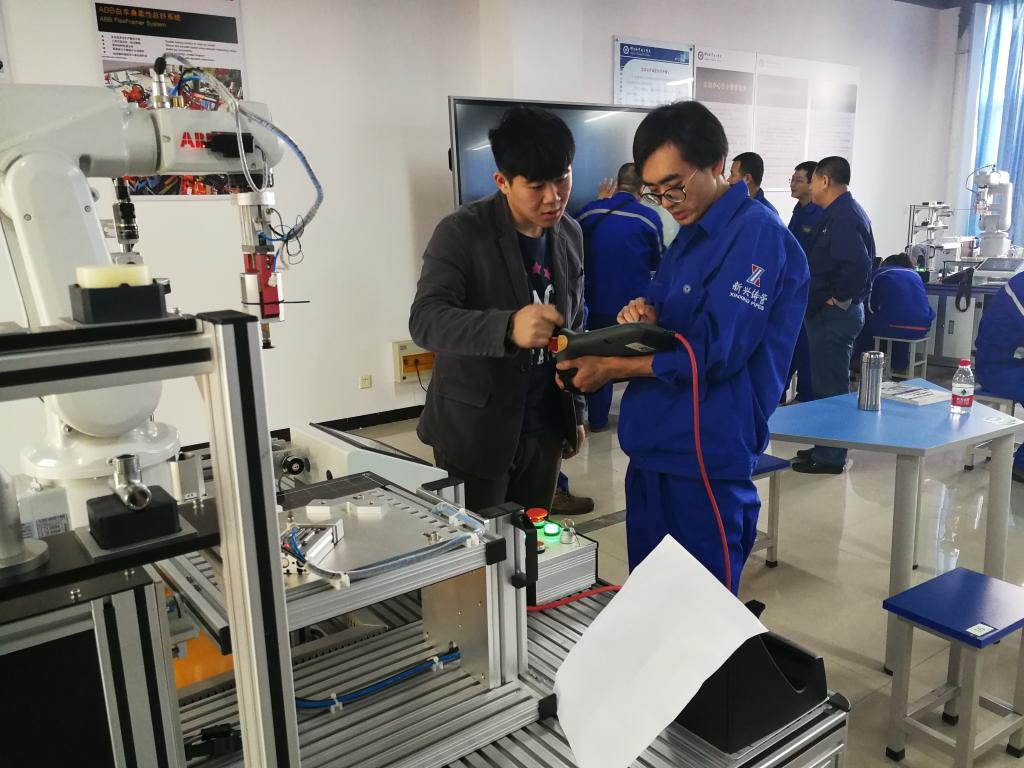 给新兴铸管企业职工技术培训.jpg