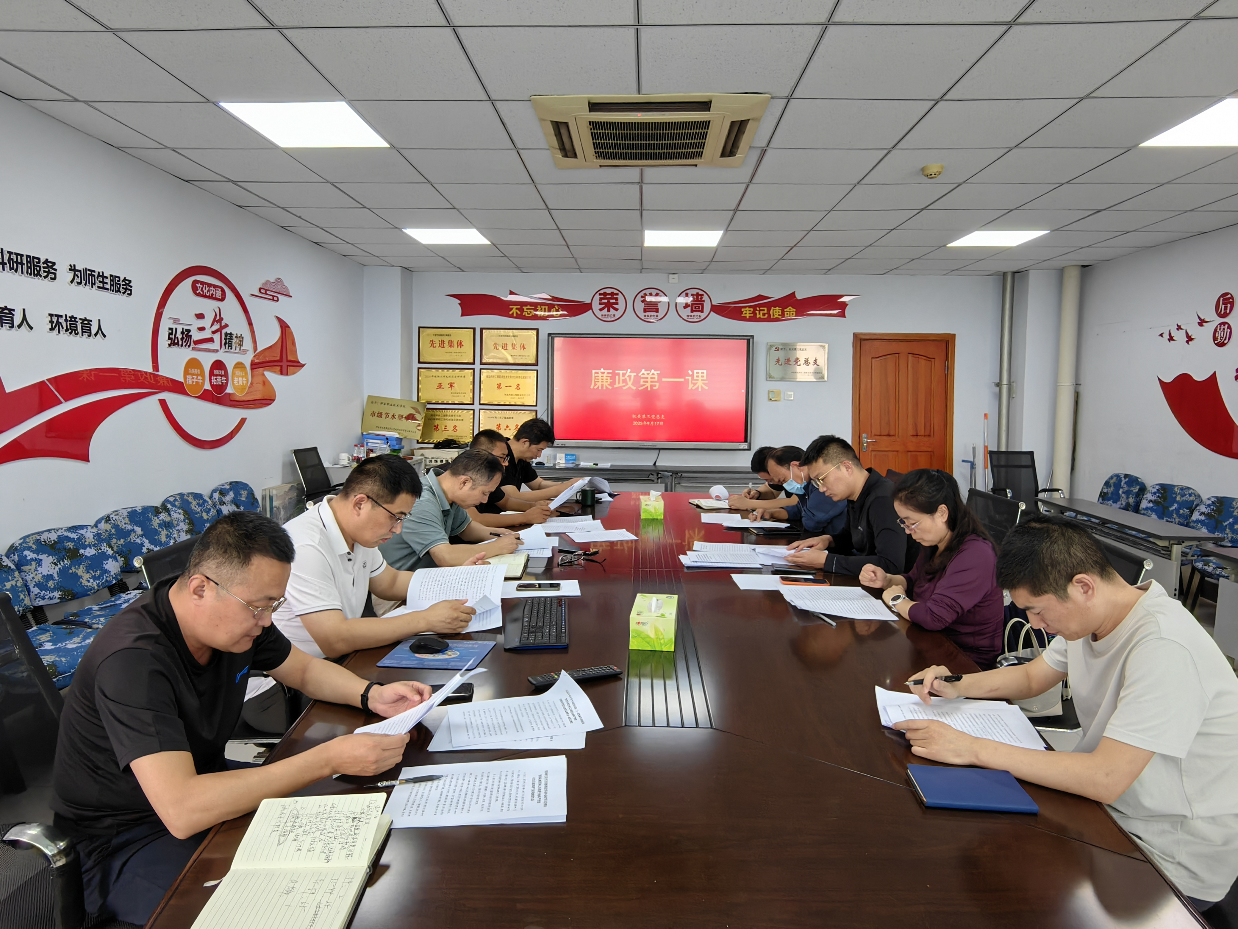 ca16ac9ba7653f6bbee946fdff35edba.jpg